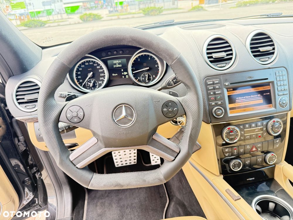 Mercedes-Benz GL - 13