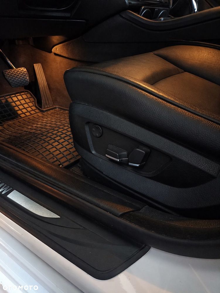 BMW Seria 5 535i - 12