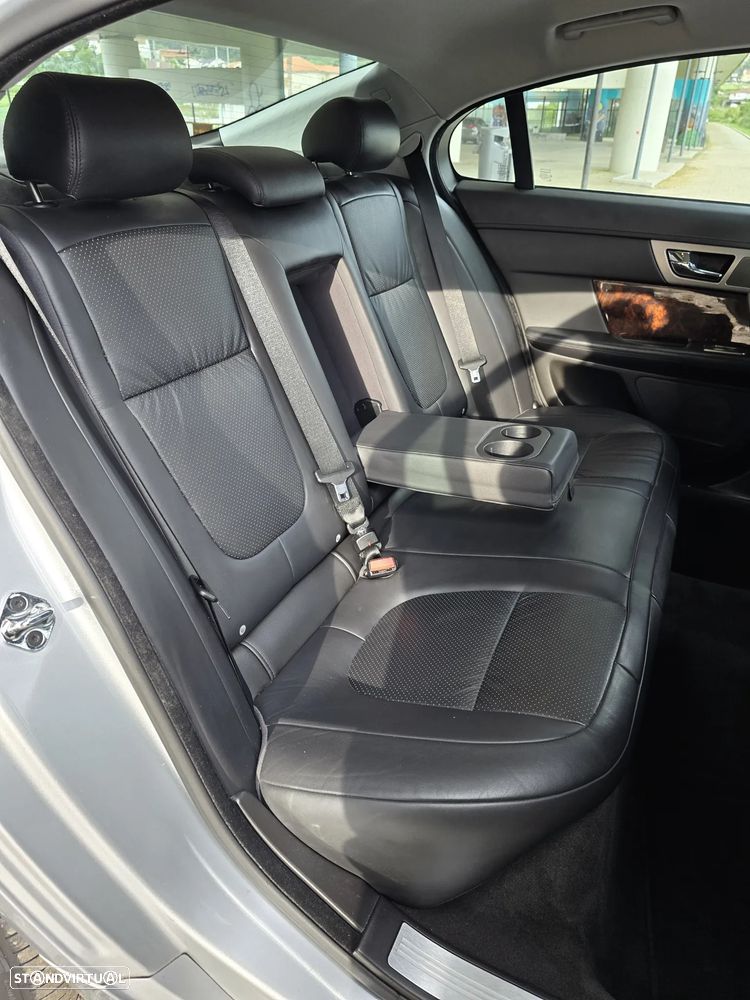 Jaguar XF 3.0 D V6 S Premium Luxury - 8