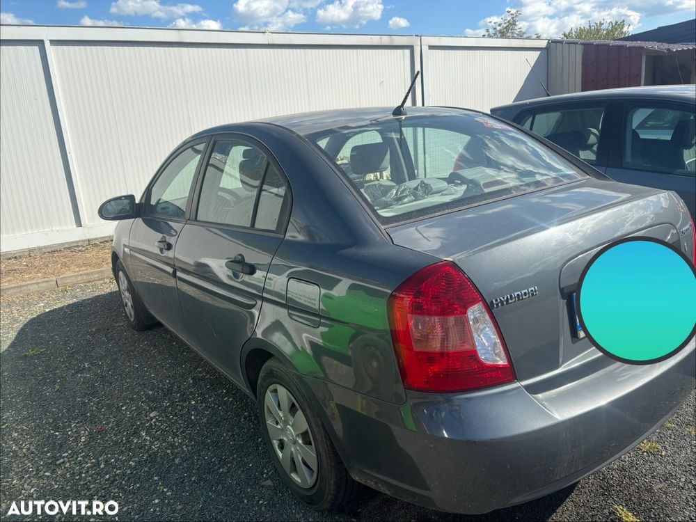 Hyundai Accent - 8