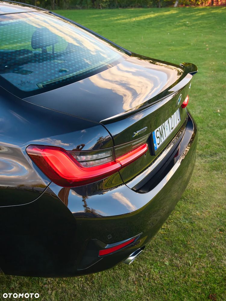 BMW Seria 3 330i xDrive Sport Line - 16