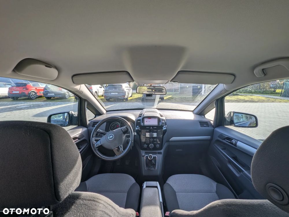 Opel Zafira 1.8 Cosmo - 24