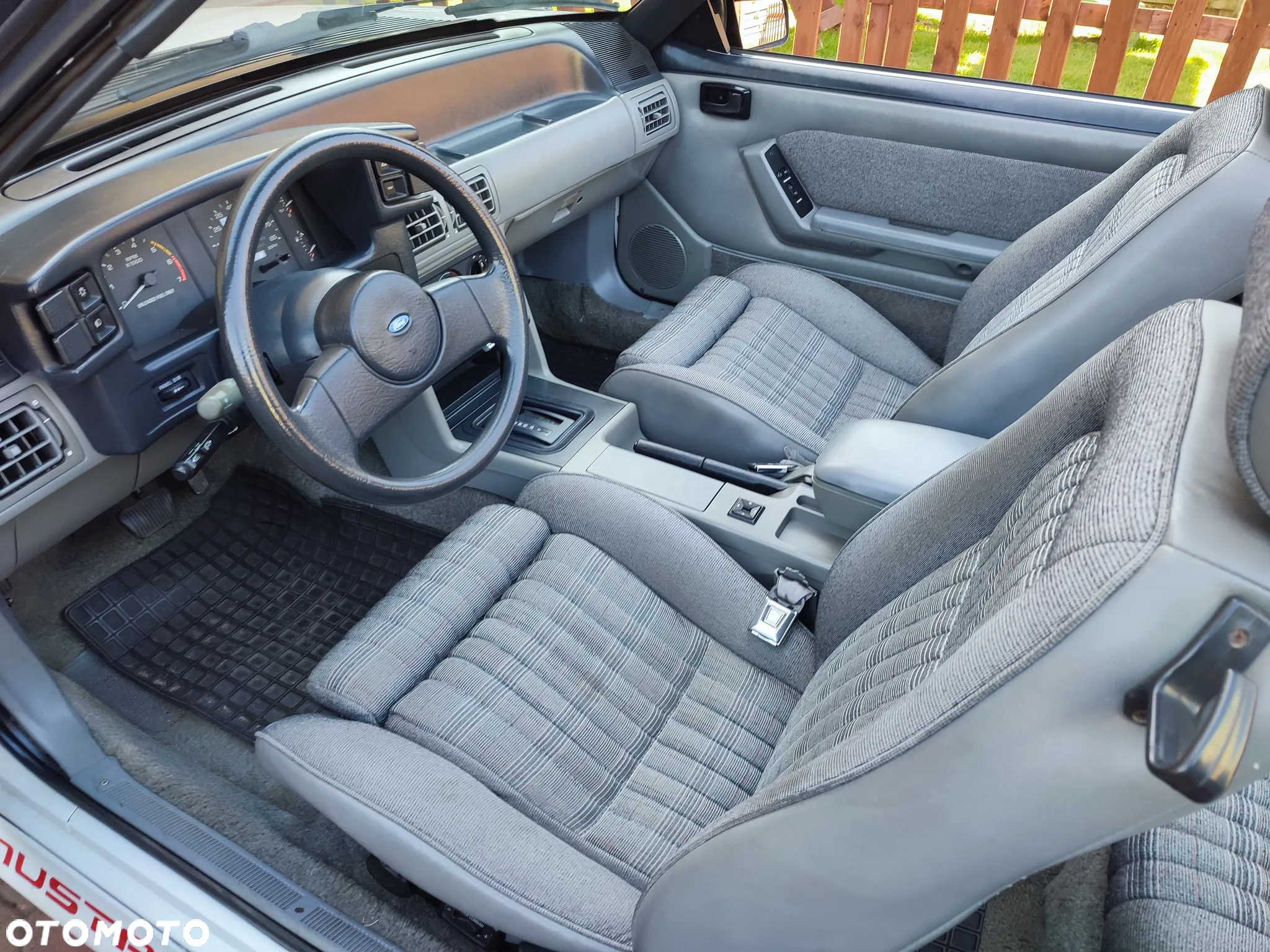 Ford Mustang 5.0 GT - 14