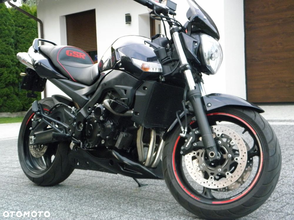 Suzuki GSR - 2