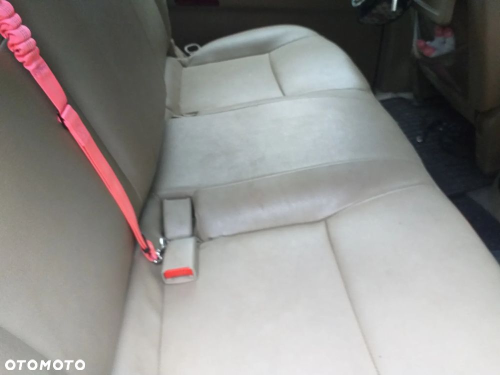 Auto na części - SSangyoung Rodius 165 diesel Silnik Skrzynia Drzwi Maska Klapa Błotnik Zderzak Lampa Szyba Klamka Lusterko Deska Kokpit - 16