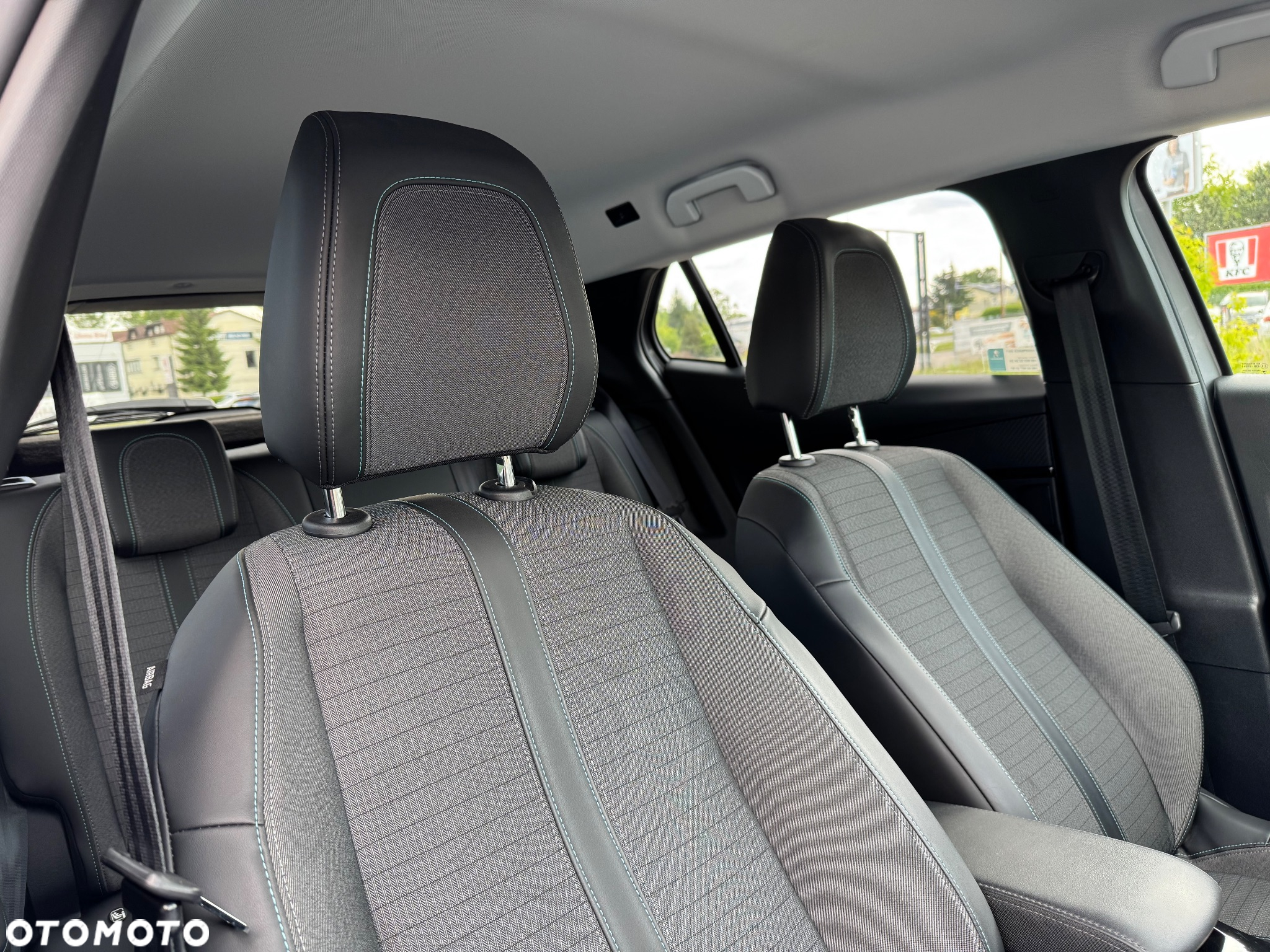 Peugeot 2008 e-2008 Allure - 10