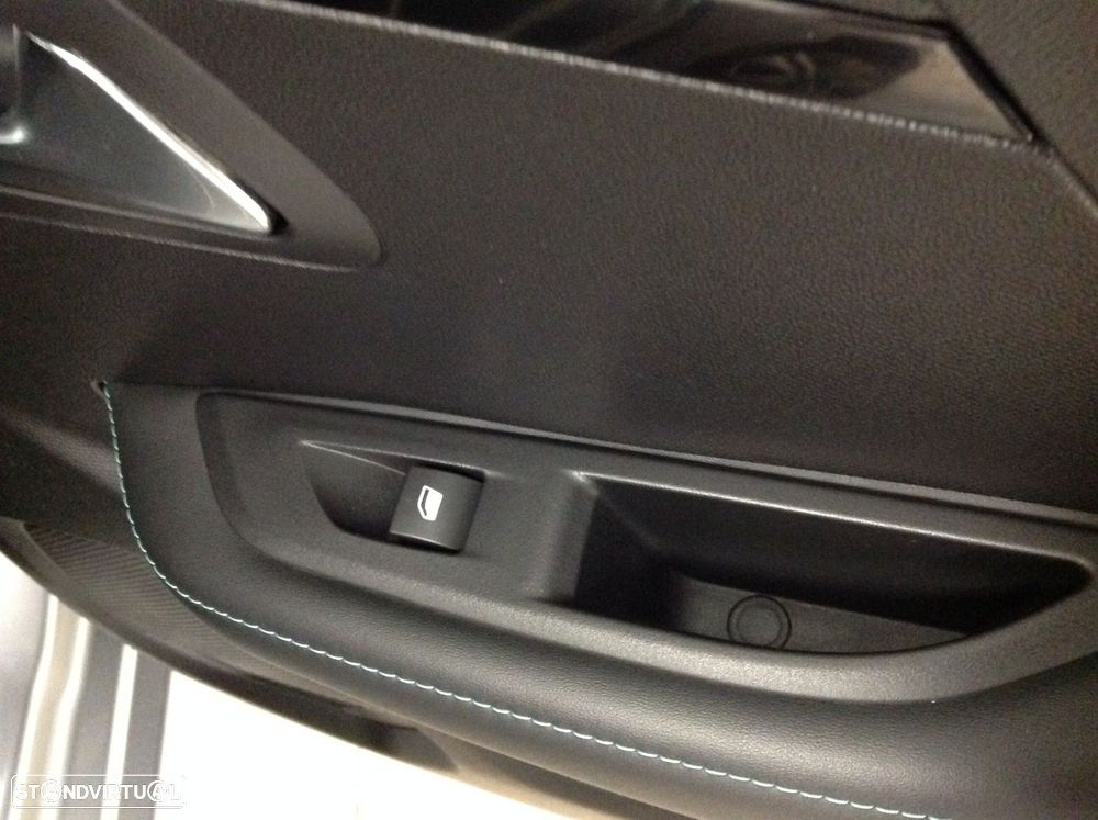 Peugeot 208 1.2 PureTech Allure - 30