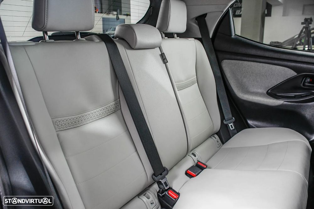 Toyota Yaris 1.5 HDF Luxury - 17
