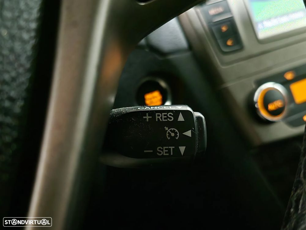 Toyota Avensis SW 2.0 D-4D Exclusive - 17