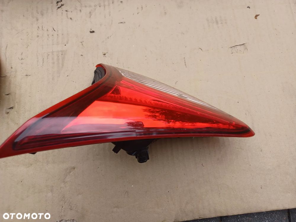 LAMPA TYLNA PRAWA W KLAPE MAZDA CX5 I - 4