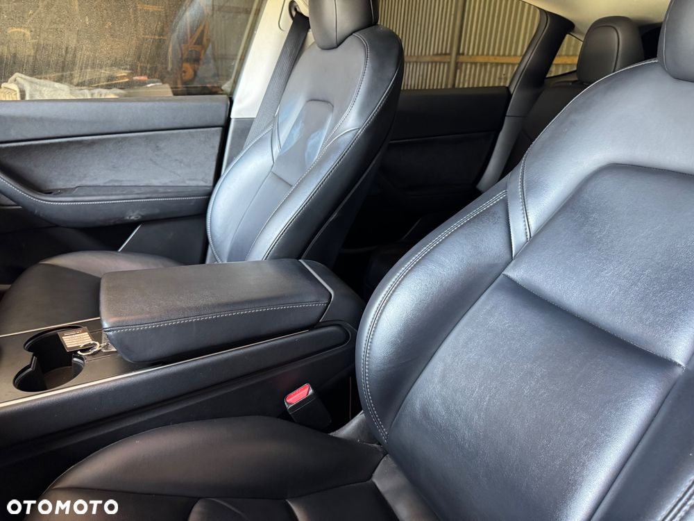 Tesla Model Y Performance Dual Motor AWD - 25