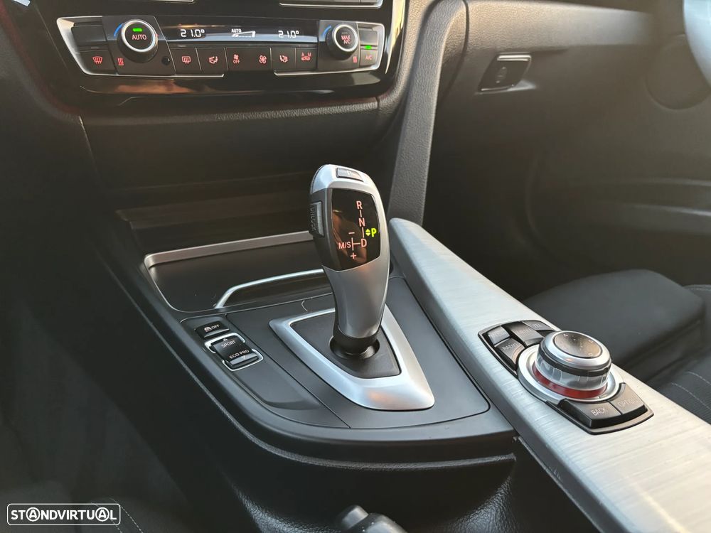 BMW 318 d Touring Line Sport Shadow Auto - 21