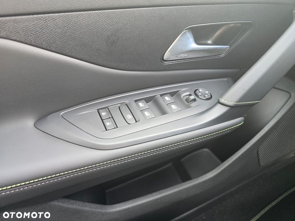 Peugeot 408 - 22