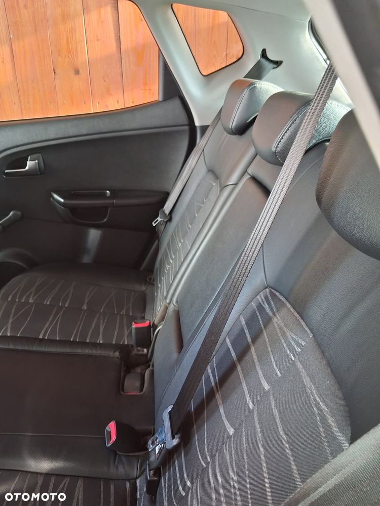 Kia Venga - 7