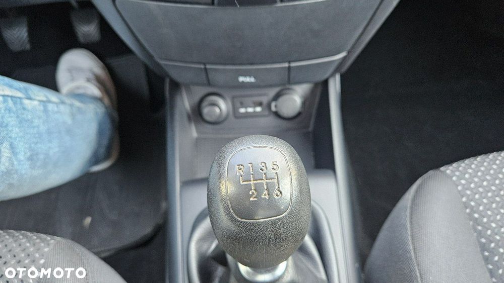 Hyundai i30 1.6 CRDi FIFA WM Edition - 28