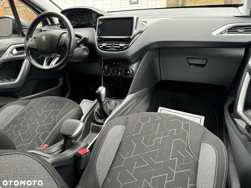 Peugeot 2008 1.6 BlueHDi Style - 27