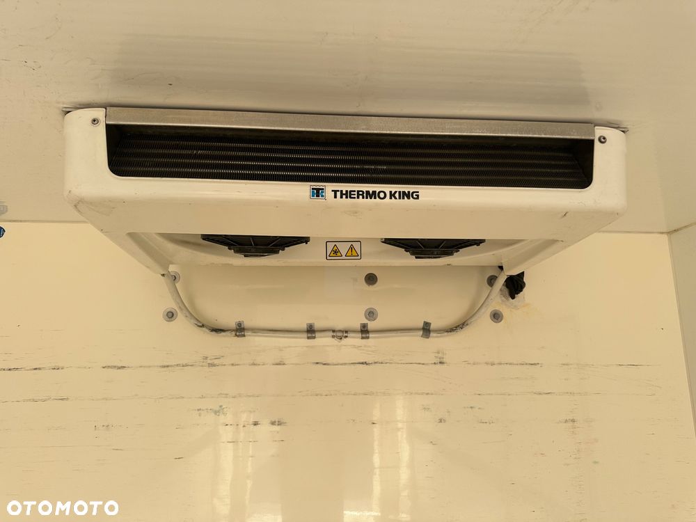 Mercedes-Benz Sprinter - 23