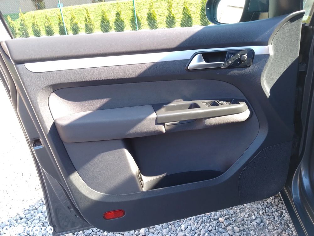 Volkswagen Touran - 13