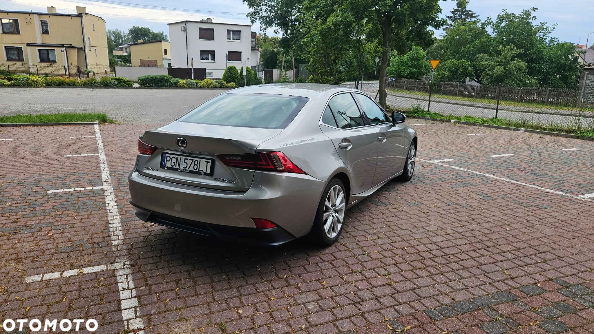 Lexus IS 300h - 6