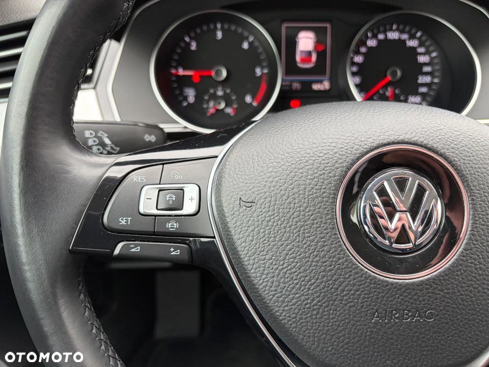 Volkswagen Passat 2.0 TDI SCR Comfortline - 15