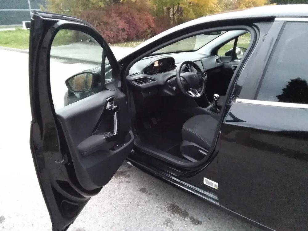 Peugeot 208 - 6