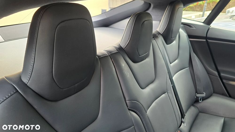Tesla Model S - 15