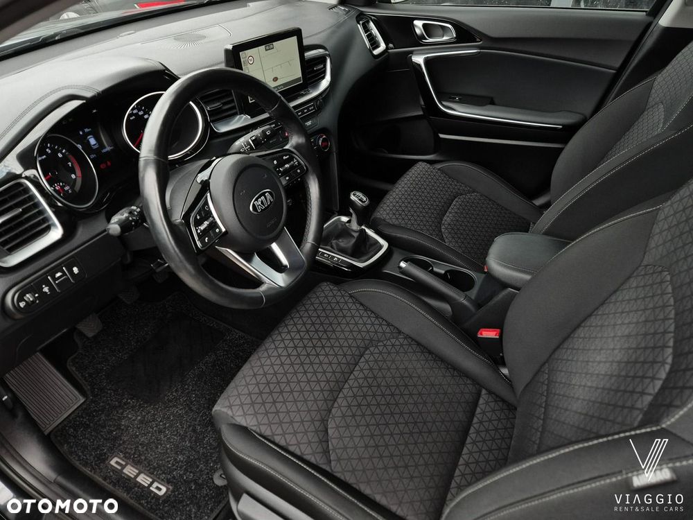 Kia Ceed - 31
