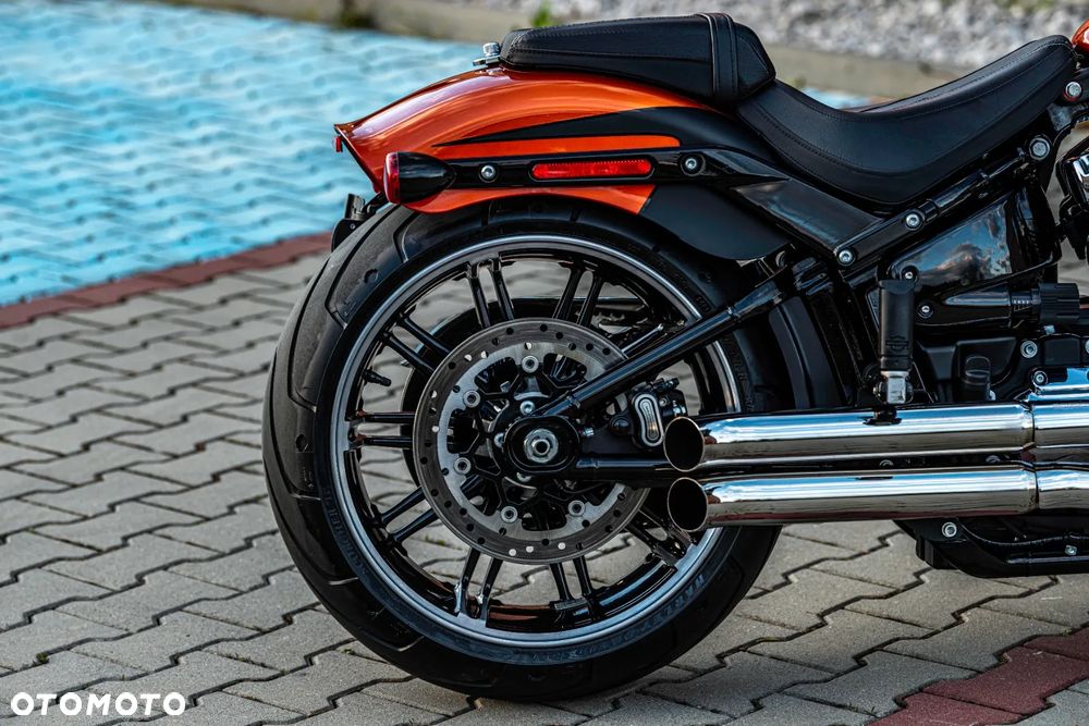 Harley-Davidson Softail Breakout - 14