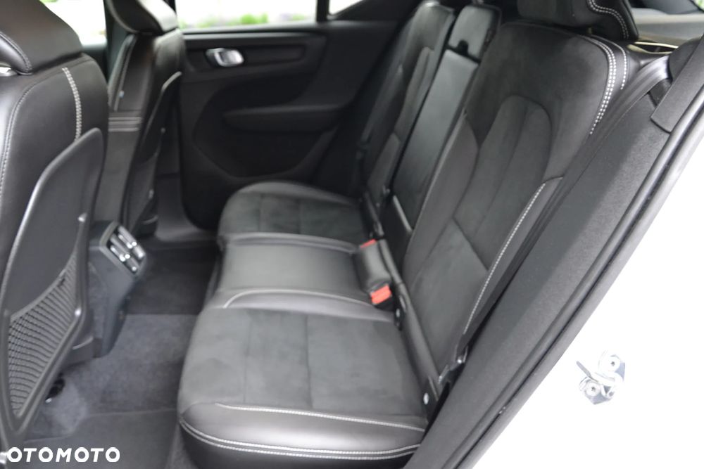 Volvo XC 40 D3 AWD R-Design - 34