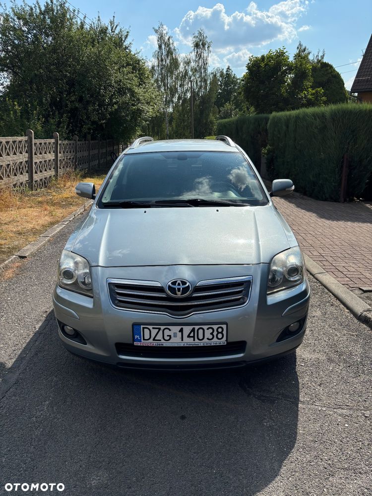Toyota Avensis 2.0 D-4D Luna - 1