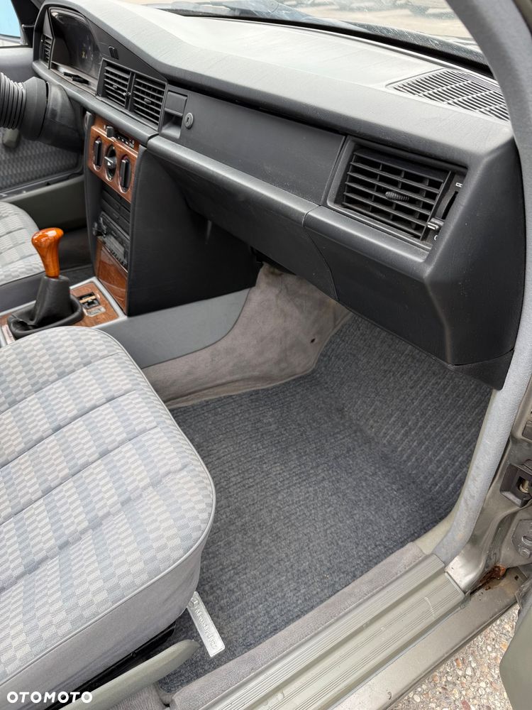 Mercedes-Benz W201 (190) - 23