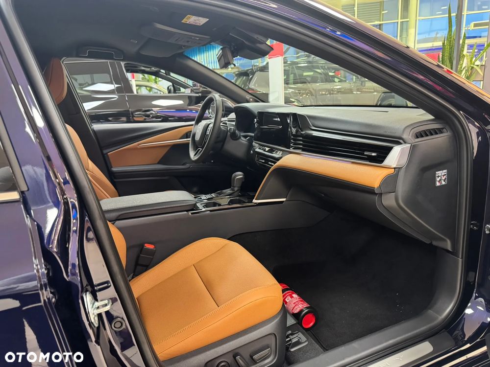 Toyota Camry 2.5 Hybrid Dynamic Force Executive e-CVT - 11