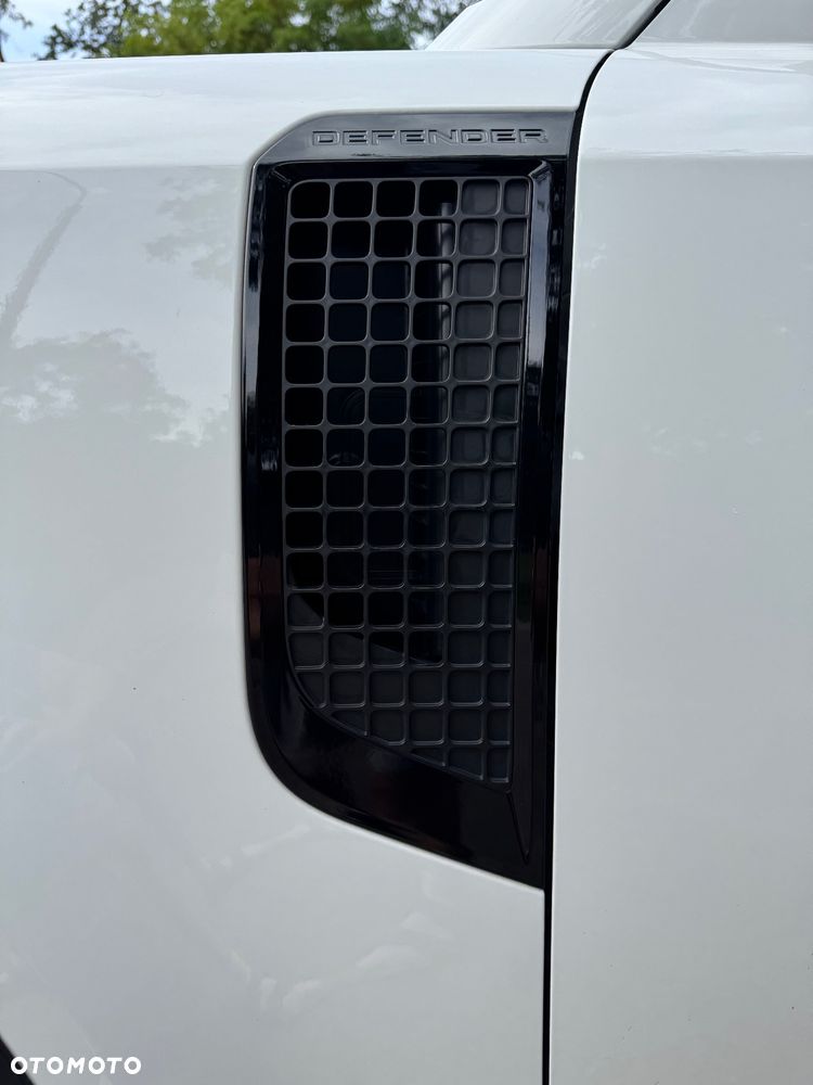 Land Rover Defender 110 P300 - 31