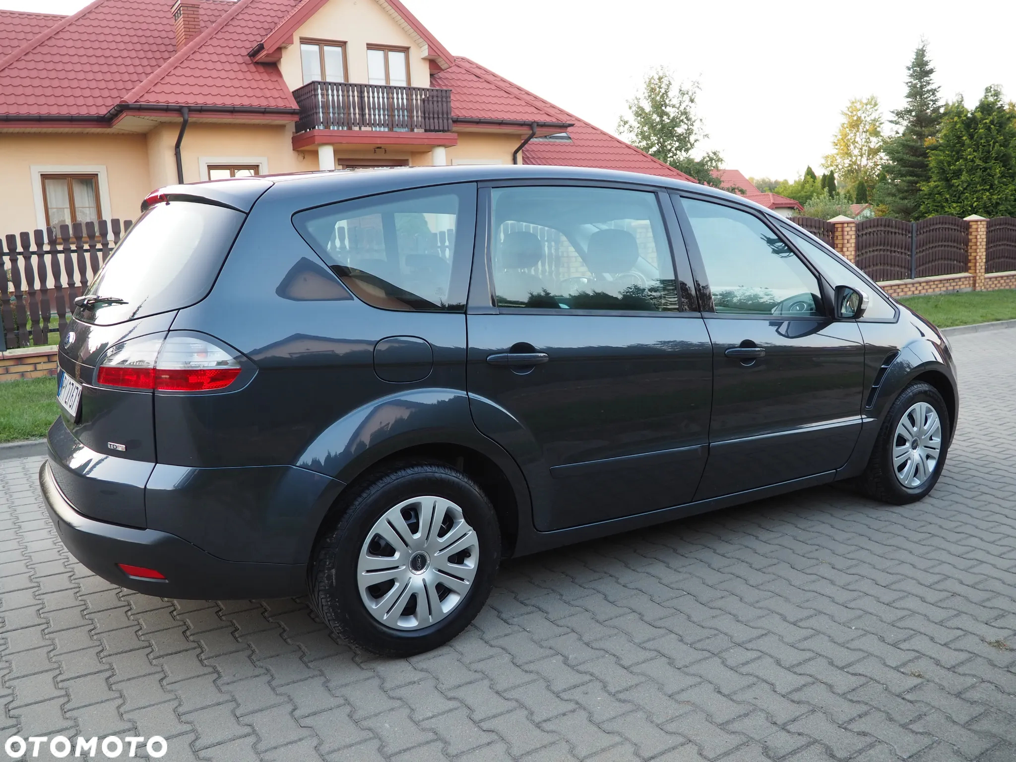 Ford S-Max - 17