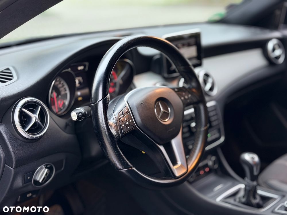 Mercedes-Benz CLA 200 AMG Line - 12