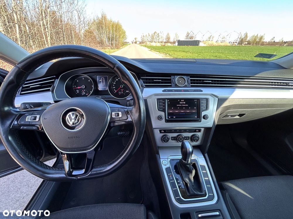 Volkswagen Passat - 19