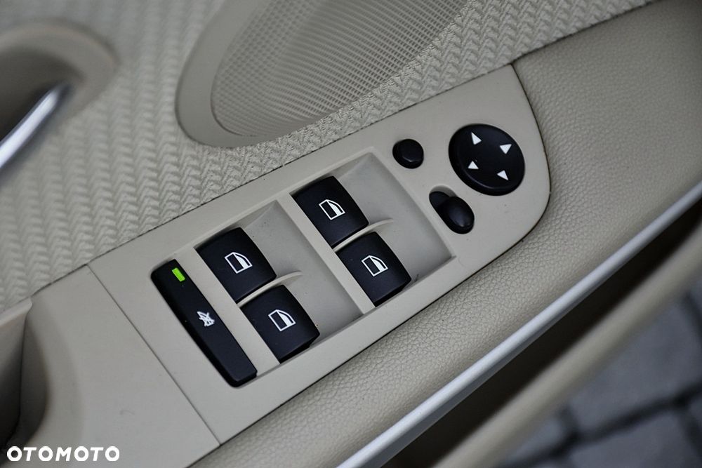 BMW Seria 3 320i Edition Sport - 30