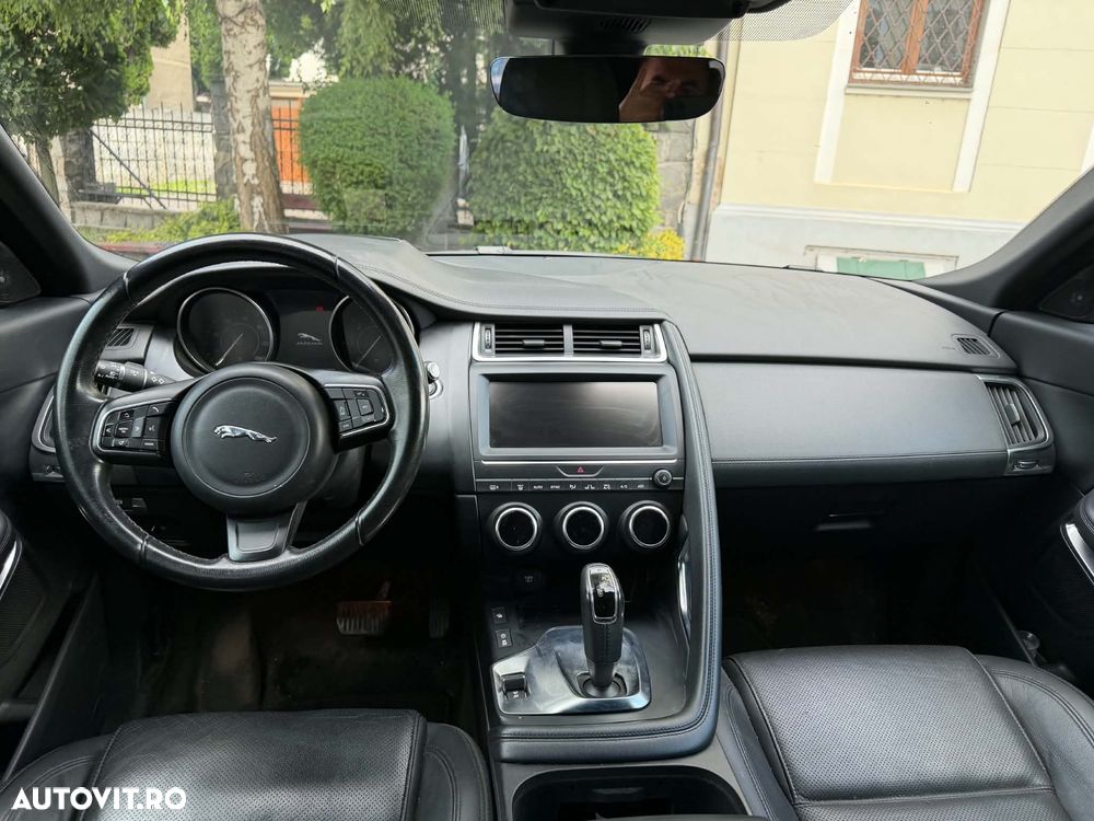 Jaguar E-Pace - 8