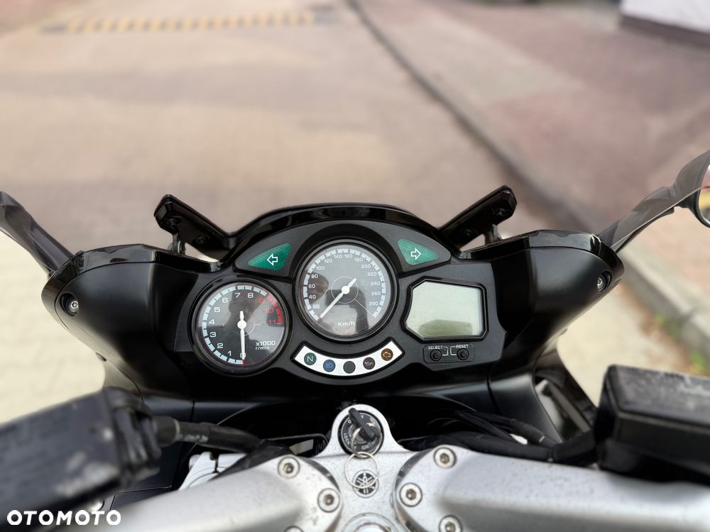 Yamaha FJR - 27