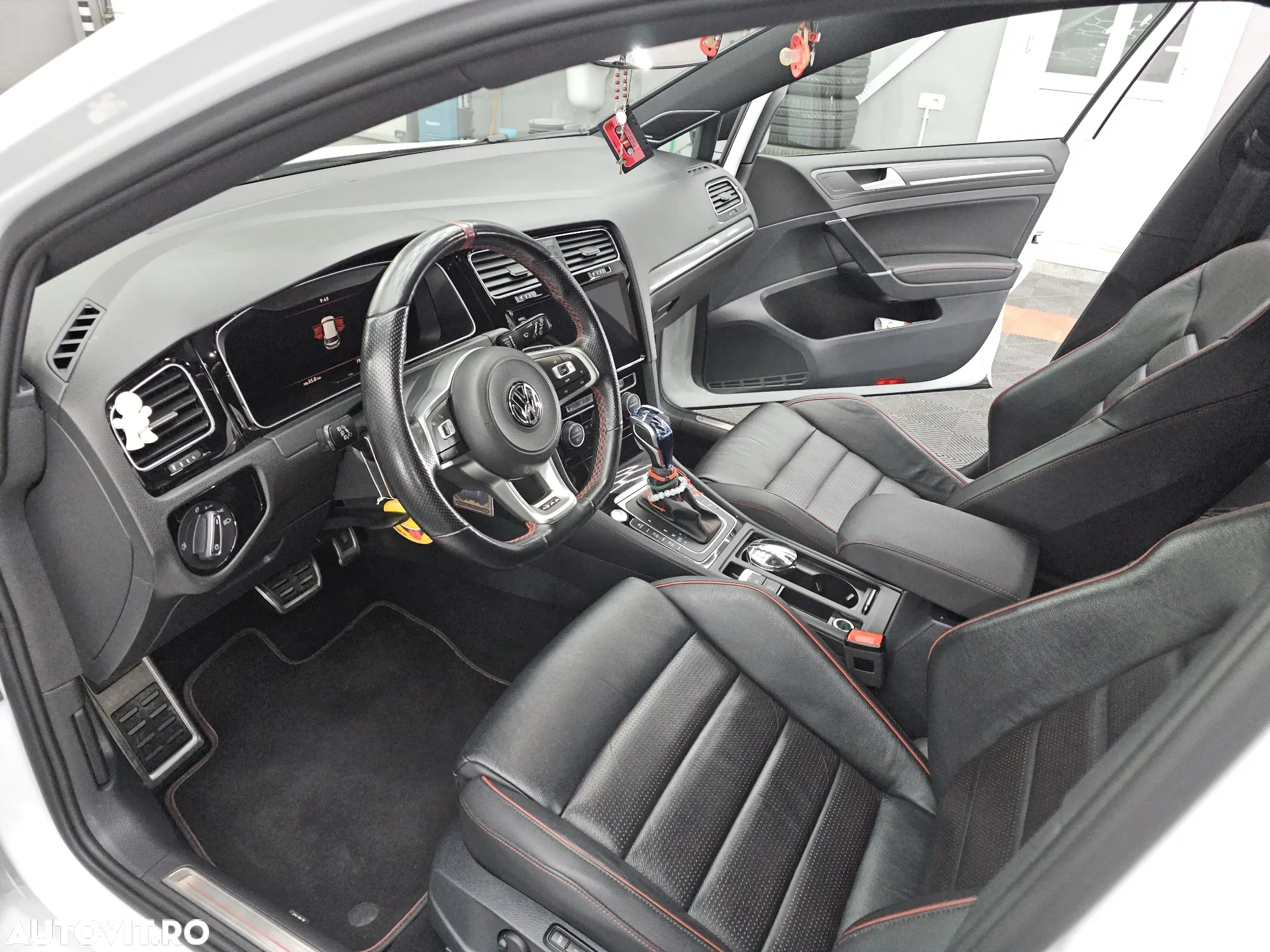 Volkswagen Golf GTI TCR 2.0 TSI OPF DSG - 12