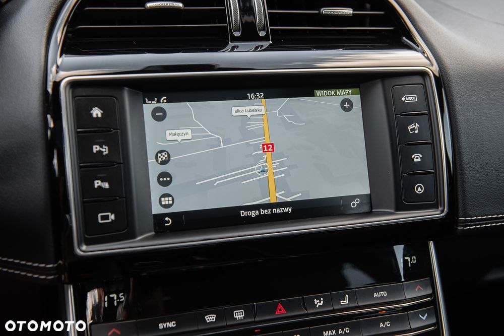 Jaguar XE - 27