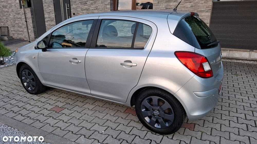 Opel Corsa 1.2 16V Cosmo - 3