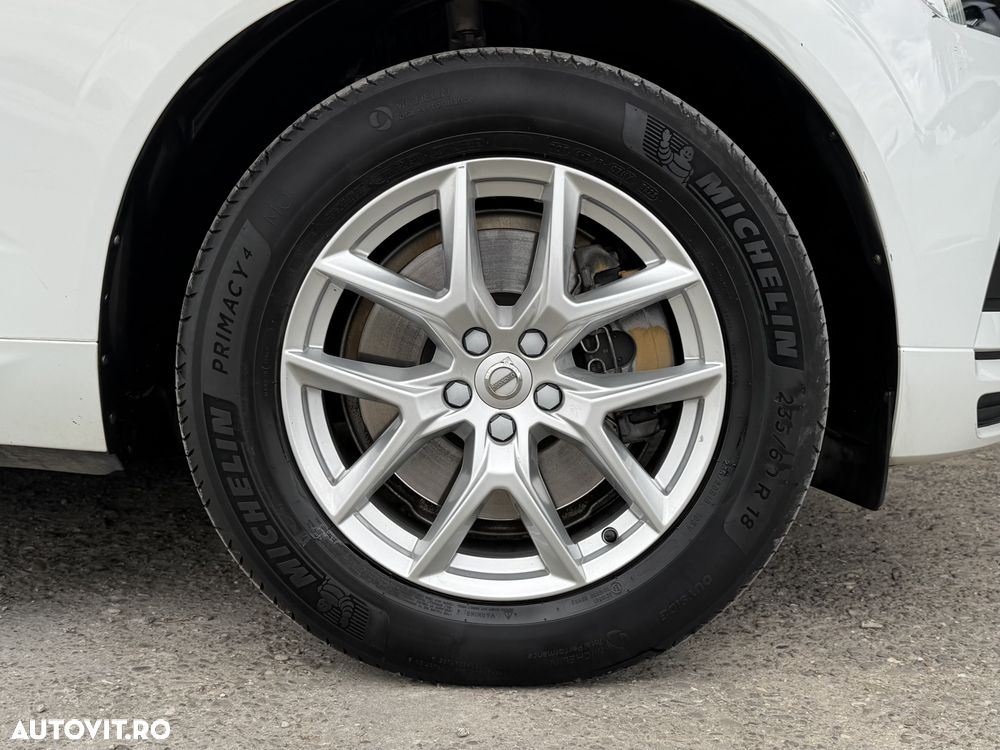Volvo XC 60 B4 D Geartronic Momentum Pro - 32