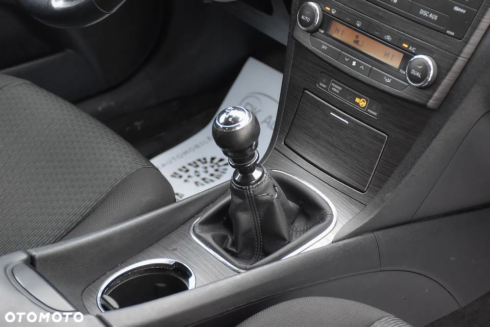 Toyota Avensis 2.0 D-4D Platinium - 26