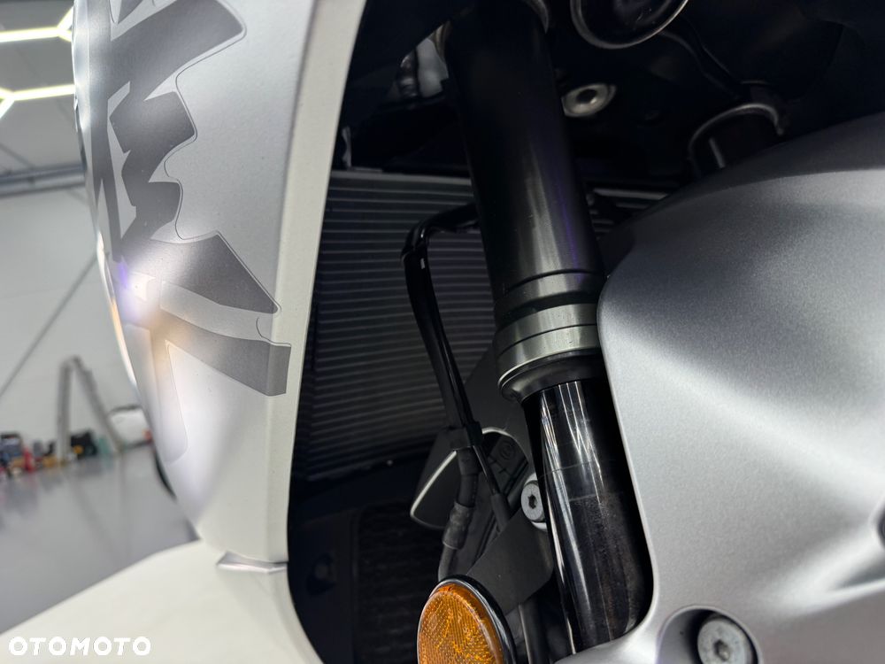 Suzuki GSX - 14