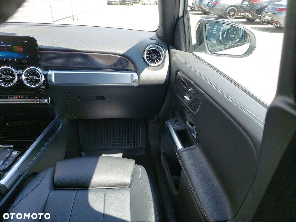 Mercedes-Benz GLB - 22