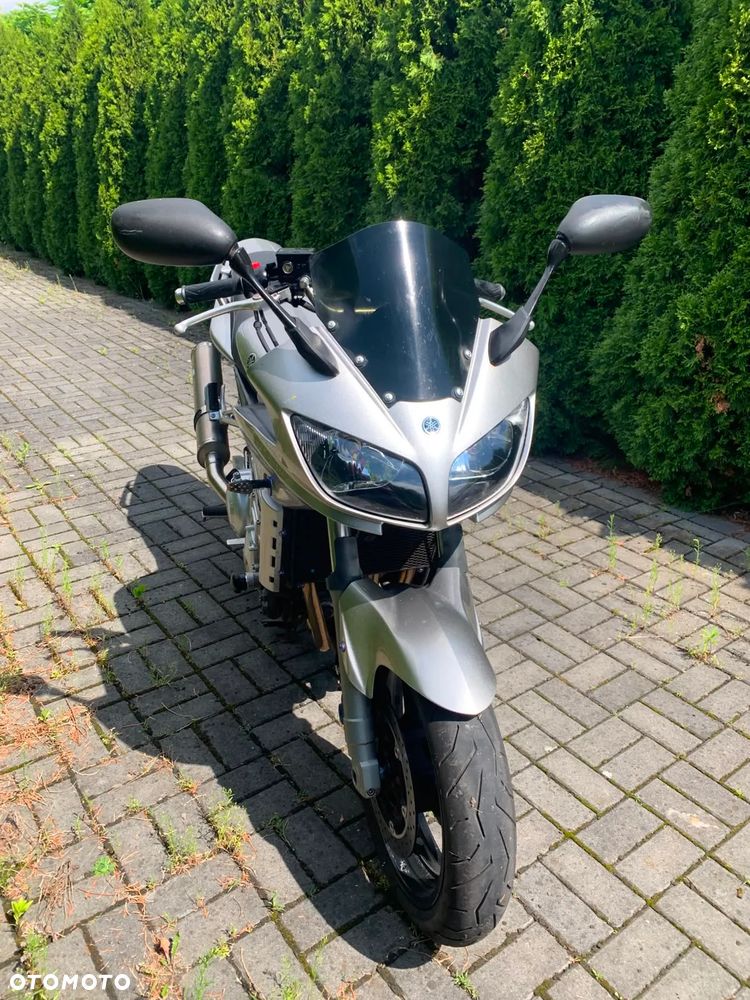 Yamaha FZS - 8