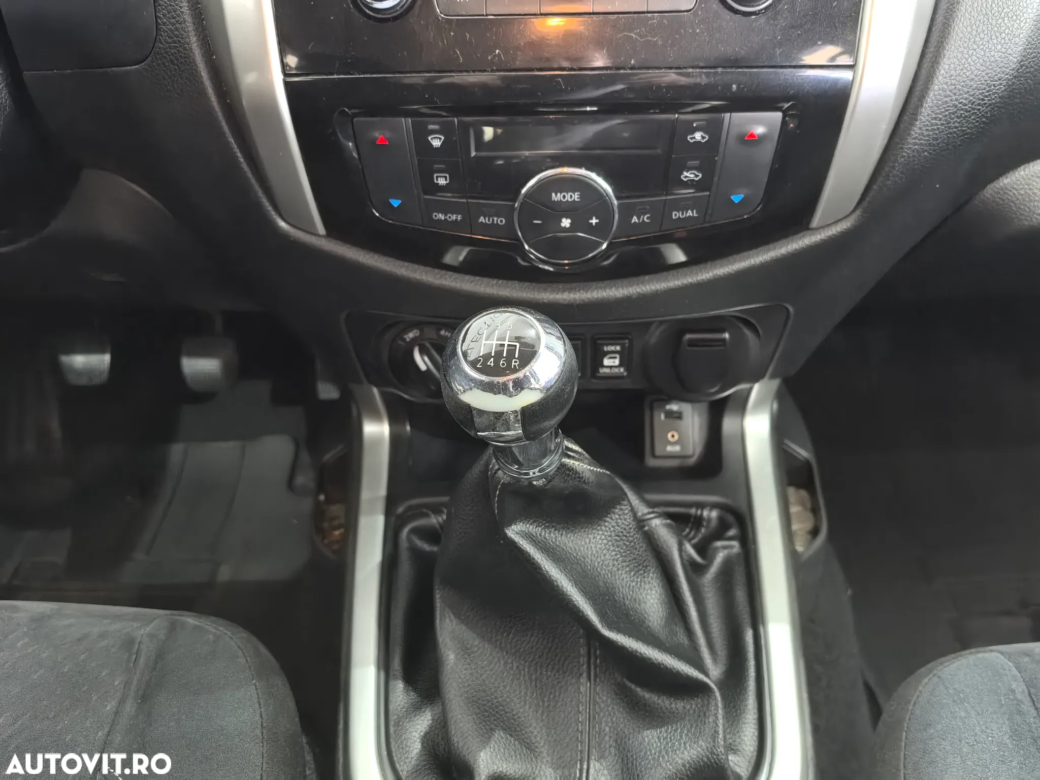 Nissan Navara 2.3 dCi Double Cab N-Connecta - 12