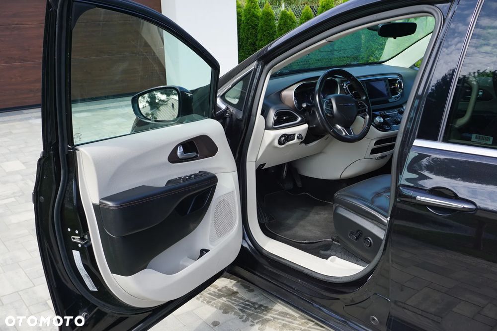 Chrysler Pacifica - 13