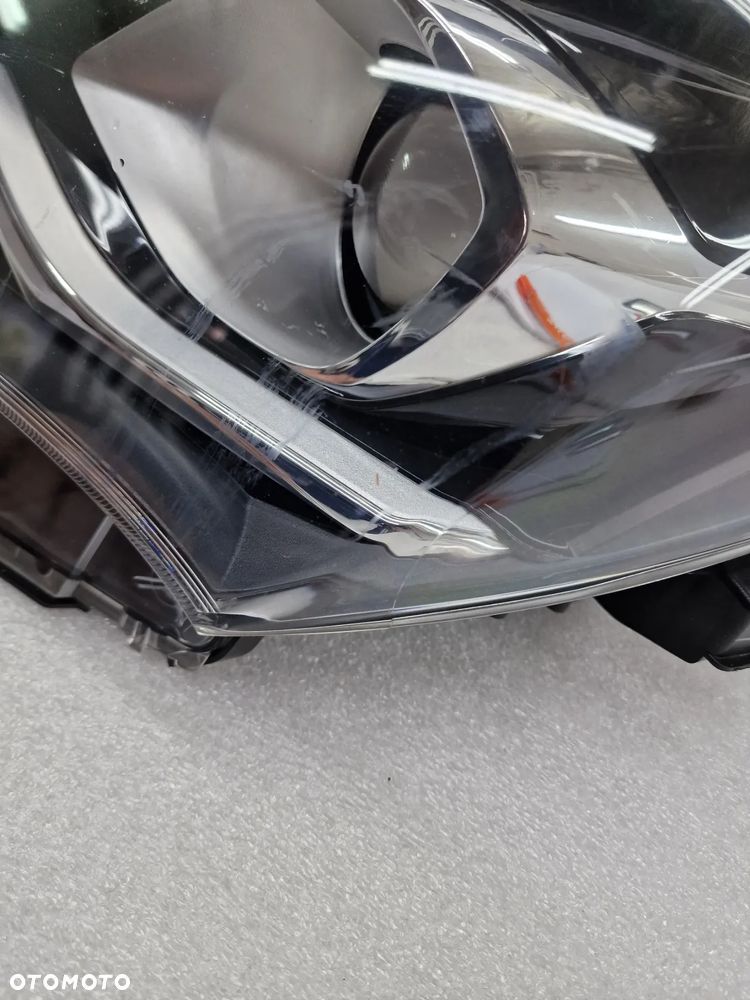 TOYOTA YARIS III 3 LIFT 17- PRAWA LAMPA PRZEDNIA PRZÓD SOCZEWKA , NR AUKCJI LA396 - 22